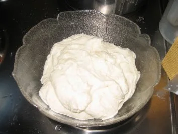 Dessert: Bayr. Creme Nocken auf marinierten Erdbeeren! - Rezept - Bild Nr. 3