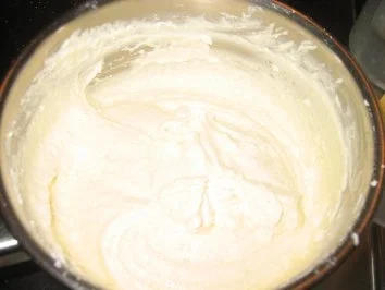 Dessert: Bayr. Creme Nocken auf marinierten Erdbeeren! - Rezept - Bild Nr. 4