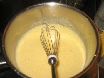 Dessert: Bayr. Creme Nocken auf marinierten Erdbeeren! - Rezept - Bild Nr. 5