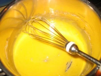 Dessert: Bayr. Creme Nocken auf marinierten Erdbeeren! - Rezept - Bild Nr. 6