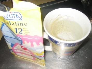 Dessert: Bayr. Creme Nocken auf marinierten Erdbeeren! - Rezept - Bild Nr. 8