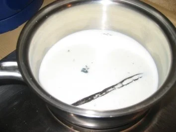 Dessert: Bayr. Creme Nocken auf marinierten Erdbeeren! - Rezept - Bild Nr. 10