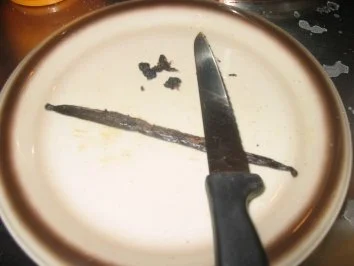 Dessert: Bayr. Creme Nocken auf marinierten Erdbeeren! - Rezept - Bild Nr. 11