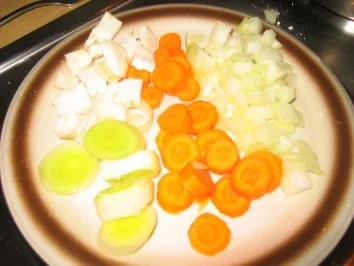 Suppe: Gebratenes Hendlbein Süppchen! - Rezept - Bild Nr. 4