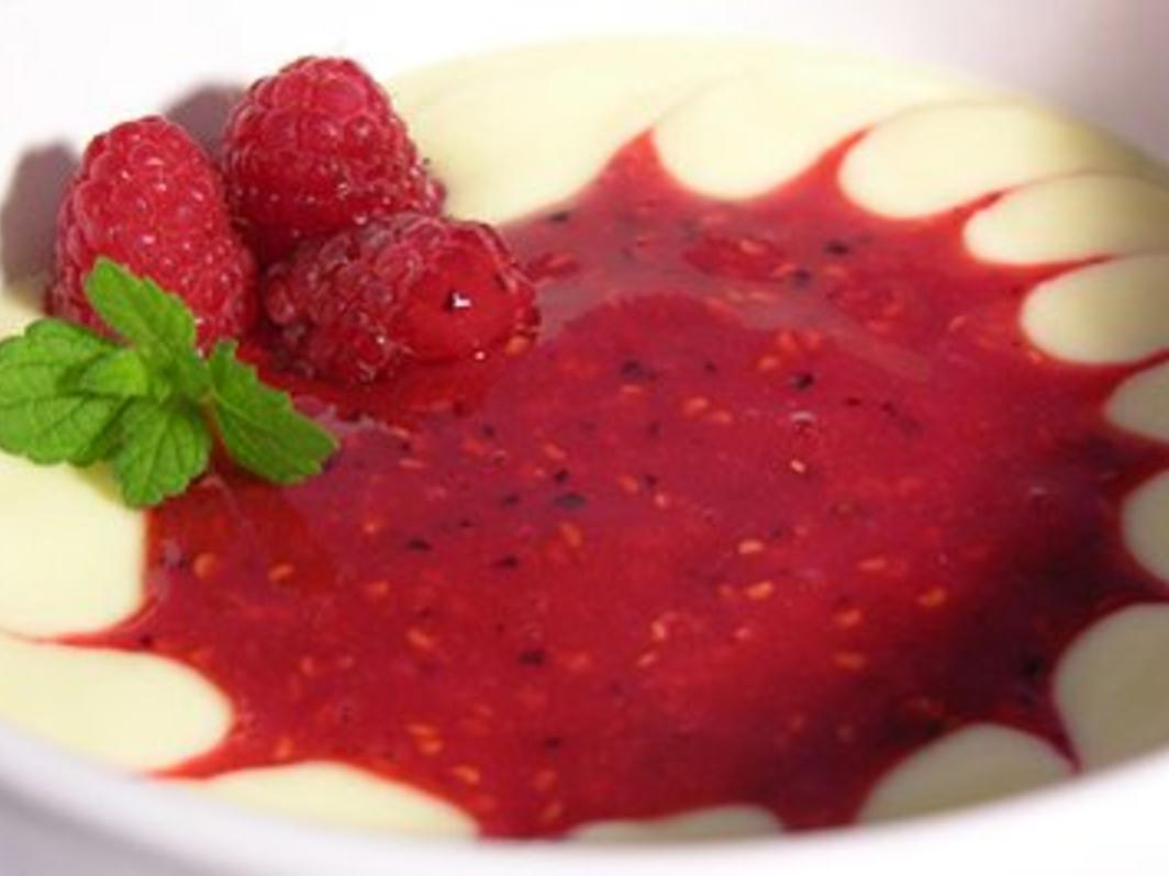 Panacotta mit Beeren - Rezept mit Bild - kochbar.de