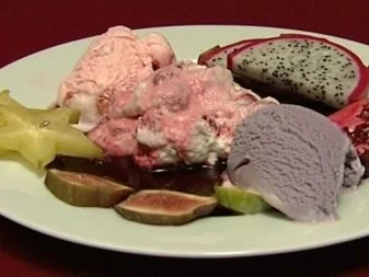 Rezept: Himbeercreme, Roseneis, Veilcheneis und Mousse au Chocolat Himbeercreme, Roseneis, Veilcheneis und Mousse au Chocolat - Rezept