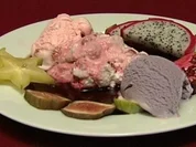 Himbeercreme, Roseneis, Veilcheneis und Mousse au Chocolat - Rezept