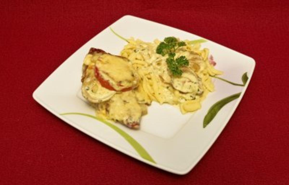 Bilder für Hähnchenbrustfilet im Speckmantel in Kräutersoße überbacken, dazu Butterspätzle (Benny Kieckhäben) - Rezept