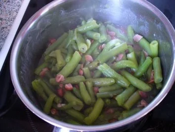 Rezept: Bratwurst und grüne Bohnen Bild Nr. 4 Bratwurst und grüne Bohnen - Rezept - Bild Nr. 4