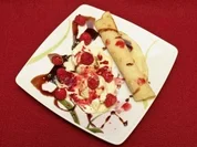 Heiße Himbeeren mit Vanilleeis und Crêpes (Benny Kieckhäben) - Rezept