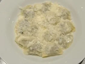 Hausgemachte Agnolotti mit Fleischfüllung und Wodka - Rezept