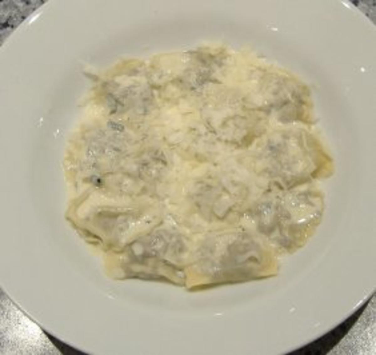 Bilder für Hausgemachte Agnolotti mit Fleischfüllung und Wodka - Rezept