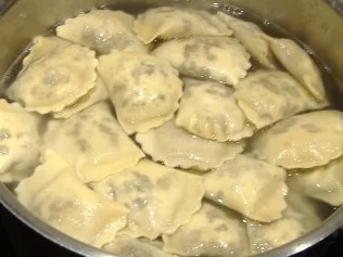 Hausgemachte Agnolotti mit Fleischfüllung und Wodka - Rezept - Bild Nr. 7