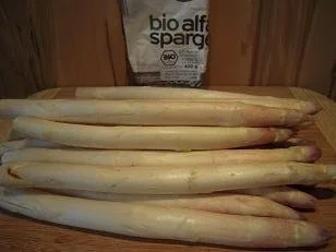 Spargel naturell an Schweineschnitzel und Pellkartöffelchen - Rezept - Bild Nr. 2