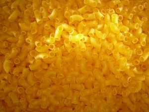 Herzige Frühlingssuppe mit Safran-Maisnudeln und Sauerampfer - Rezept - Bild Nr. 2