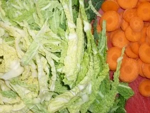 Herzige Frühlingssuppe mit Safran-Maisnudeln und Sauerampfer - Rezept - Bild Nr. 4