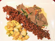 Hühnerbrust mit Cashewkernen und Kokos-Rindfleisch-Curry - Rezept