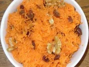 Rezept: Salat - Möhrensalat mit Rosinen und Walnüssen Salat - Möhrensalat mit Rosinen und Walnüssen - Rezept