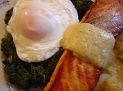 Blattspinat-Nest mit verlorenem Ei - Rezept