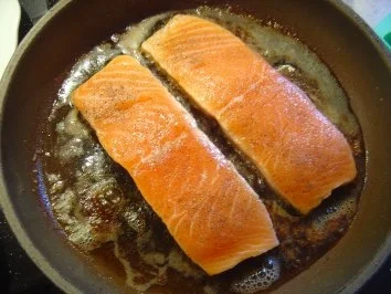 Lachssteak mit Kräutersenf-Sauce - Rezept - Bild Nr. 3