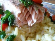Kräuter-Wildlachsfilet auf extra cremigem Parmesan-Risotto - Rezept