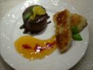 Schokoladeneis-Parfait an gebratenen Mango-Kokosscheiben u Fruchtspiegel - Rezept