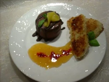 Schokoladeneis-Parfait an gebratenen Mango-Kokosscheiben u Fruchtspiegel - Rezept - Bild Nr. 2