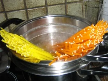 Orangen-Limonen-Taglione mit einer Garnelen-Gorgonzola Soße - Rezept - Bild Nr. 4