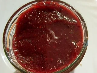 Rezept: Einmachen: Beeren-Marmelade aus Johannisbeeren, Blaubeeren und Himbeeren Bild Nr. 2 Einmachen: Beeren-Marmelade aus Johannisbeeren, Blaubeeren und Himbeeren - Rezept - Bild Nr. 2