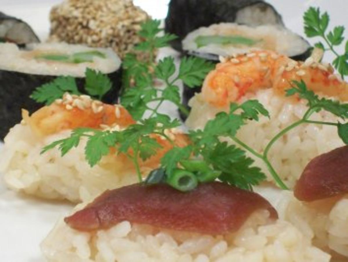 Süßes Sushi mit Mango und geröstetem Quinoa - Rezept - kochbar.de