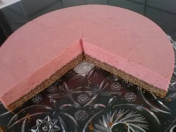 Rezept: Erdbeer-Sahne-Torte Bild Nr. 2 Erdbeer-Sahne-Torte - Rezept - Bild Nr. 2