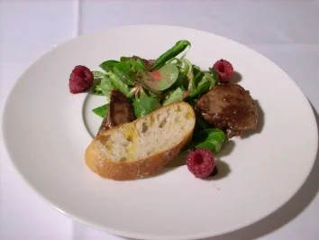 Gebratene Entenleber in Portweinsoße an Feldsalat mit Himbeervinaigrette - Rezept