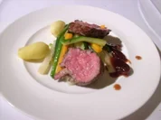 Entrecote double mit Rotweinschalotten auf sautiertem Gemüse - Rezept