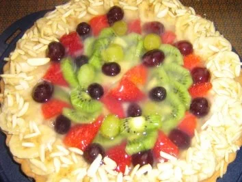 Rezept: Bananen-Kiwi-Erdbeer-Trauben-Kuchen Bild Nr. 4 Bananen-Kiwi-Erdbeer-Trauben-Kuchen - Rezept - Bild Nr. 4