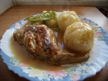 Rezept: Kaninchenkeule mit Klöße und Gemüse Kaninchenkeule mit Klöße und Gemüse - Rezept