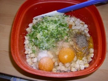 Rezept: super Soßenaufsaugende Semmelknödel Bild Nr. 3 super Soßenaufsaugende Semmelknödel - Rezept - Bild Nr. 3