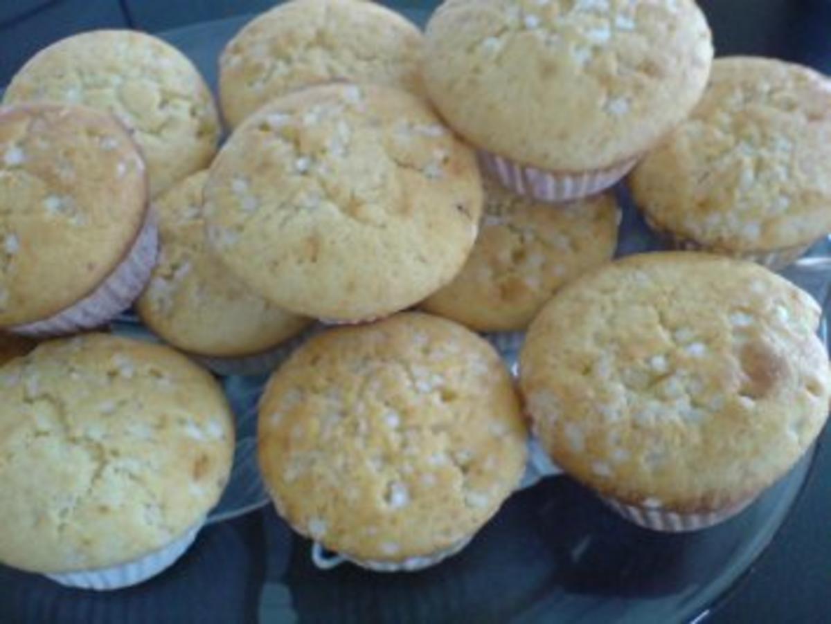 Muffins mit leckerer Pflaumenmuß-Füllung und einer Zuckerhaube - Rezept
