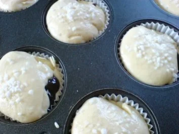 Muffins mit leckerer Pflaumenmuß-Füllung und einer Zuckerhaube - Rezept - Bild Nr. 4