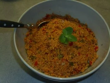 Salate: Couscous-Salat ( Türkische kisir ) - Rezept