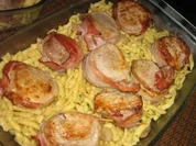 Schweinemedailions ummantelt auf Spätzle mit Champignons - Rezept