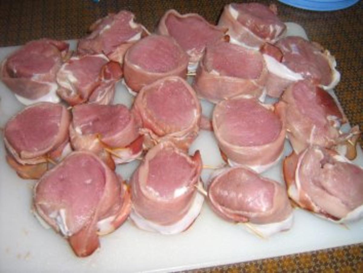 Schweinemedailions ummantelt auf Spätzle mit Champignons - Rezept - Bild Nr. 3