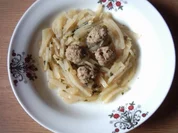 Fleischklöschen im Kohlrabibett - Rezept