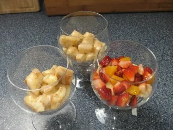 Rezept: Mascarponecreme auf Erdbeer-Orangensalat Bild Nr. 3 Mascarponecreme auf Erdbeer-Orangensalat - Rezept - Bild Nr. 3