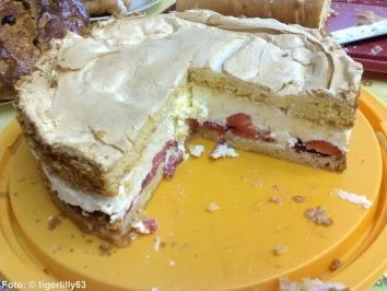Erdbeer-Baiser-Torte - Rezept - Bild Nr. 2