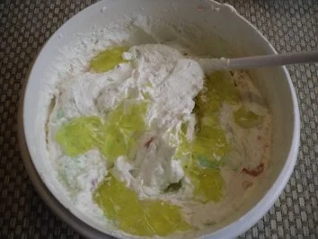 Rezept: Quark-Sahne Torte " Konfetti" Bild Nr. 4 Quark-Sahne Torte " Konfetti" - Rezept - Bild Nr. 4