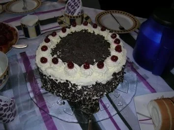 Rezept: Schwarzwälder Kirschtorte Bild Nr. 8 Schwarzwälder Kirschtorte - Rezept - Bild Nr. 8