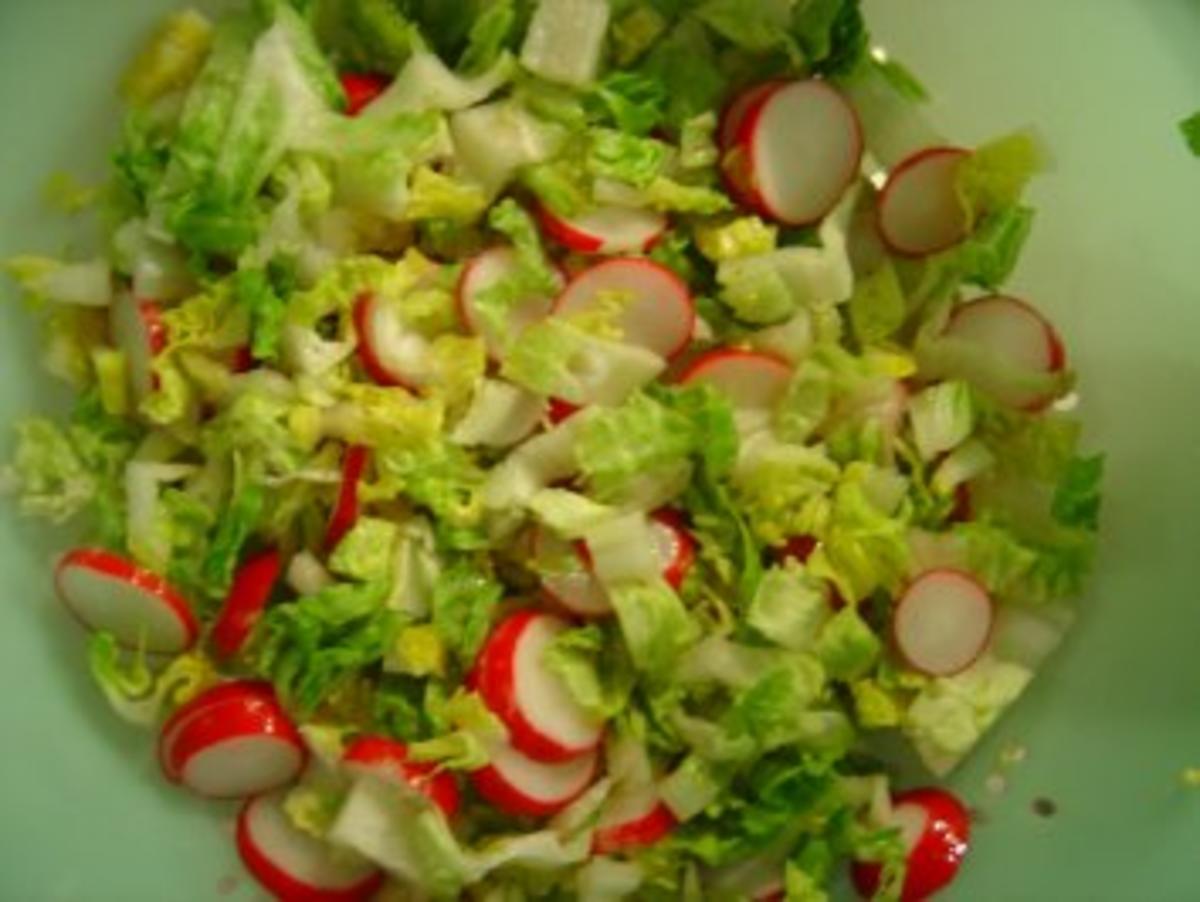 Baby-Kopfsalat mit Radieschen und Ananas - Rezept - Bild Nr. 3