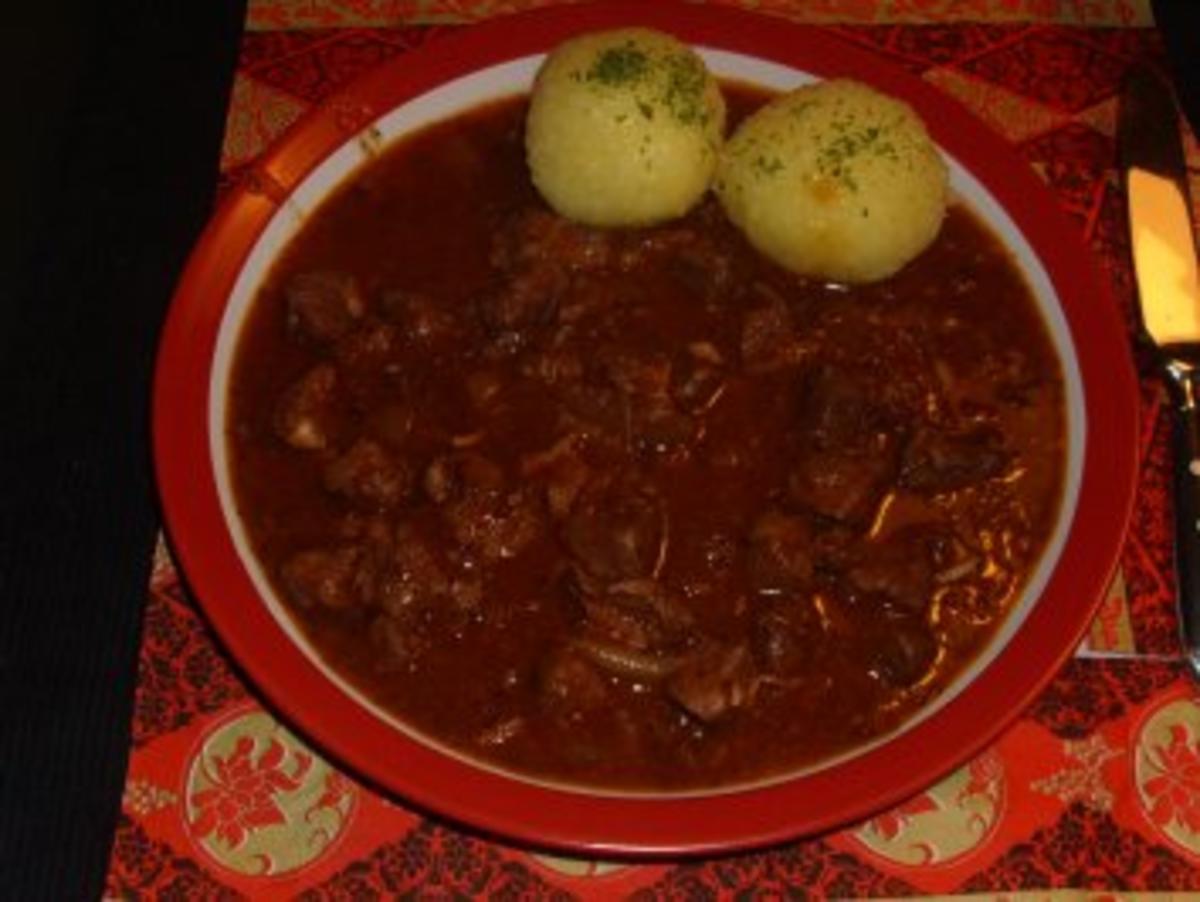 Fleischgerichte: Rindfleisch mit Zwiebeln - Rezept