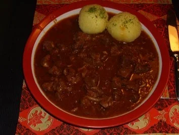 Rezept: Fleischgerichte: Rindfleisch mit Zwiebeln Fleischgerichte: Rindfleisch mit Zwiebeln - Rezept