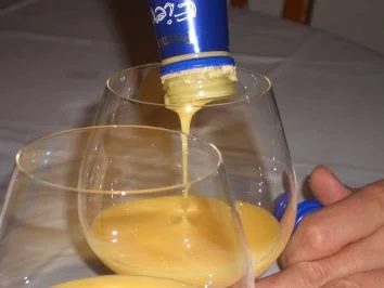 Rezept: Getränke : Eierlikör ~ Kiss Bild Nr. 3 Getränke : Eierlikör ~ Kiss - Rezept - Bild Nr. 3